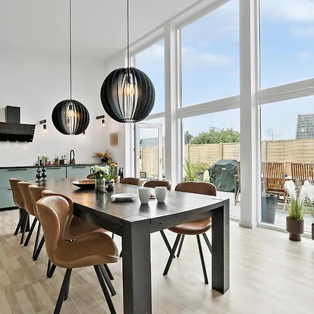 4 Bedroom Lovely In Hébergement de vacances *