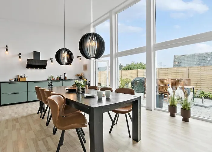 4 Bedroom Lovely In Hébergement de vacances *