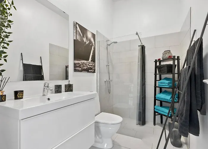 4 Bedroom Lovely In Hébergement de vacances *